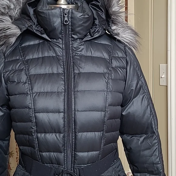 The North Face Women's Quilted Puffer Jacket - Dark Gray with Fur Hood - Picture 4 of 16